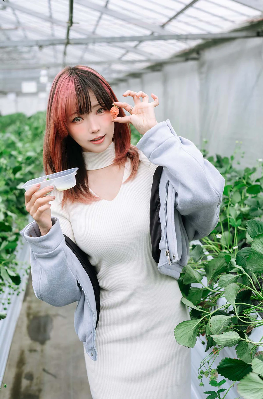 Ely_eee(ElyEE子) – Strawberry Picking Date Cosplay-第1张