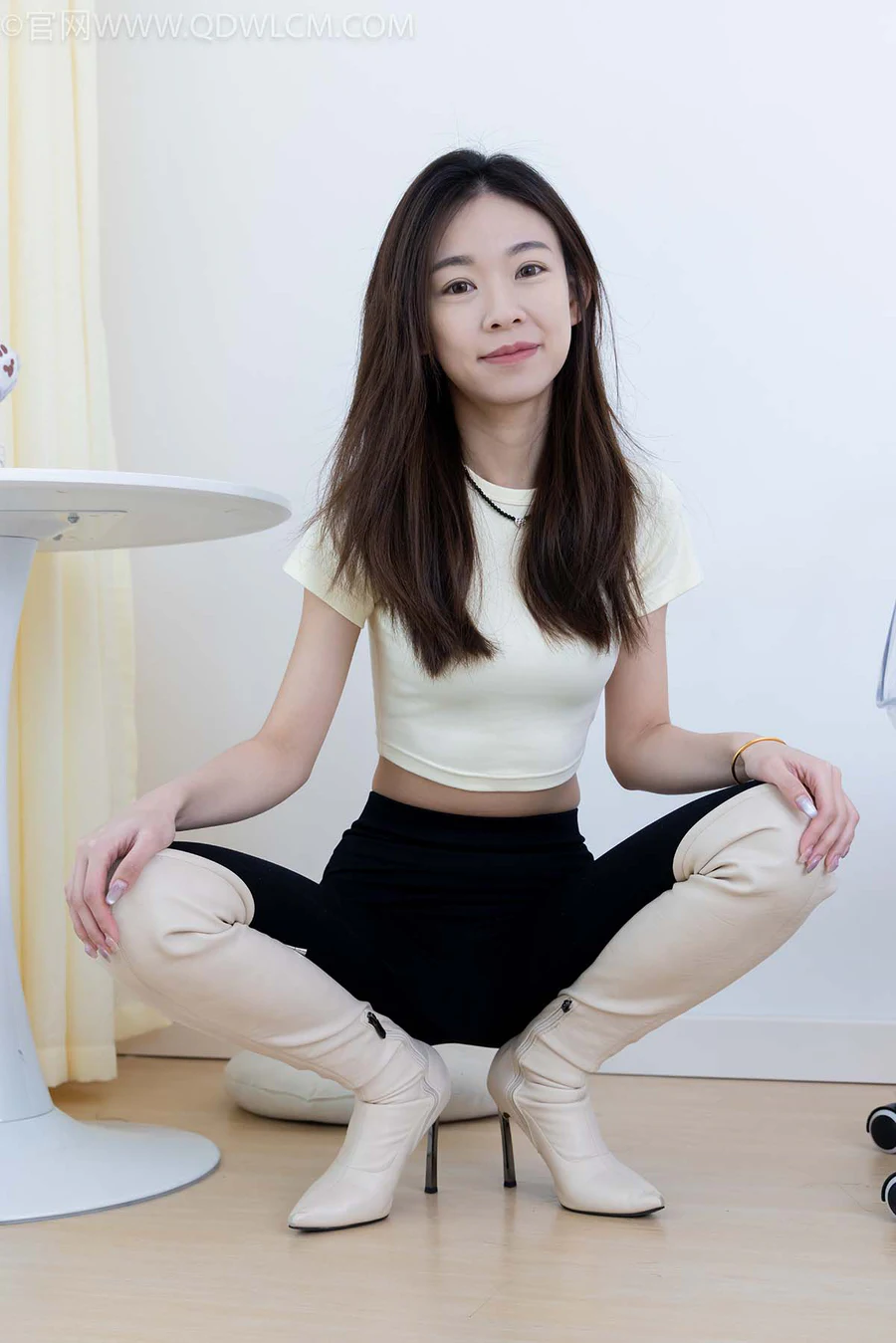 物恋传媒 NO.2339 婷婷-长靴、白棉袜、裸足 WLCM物恋传媒-第2张