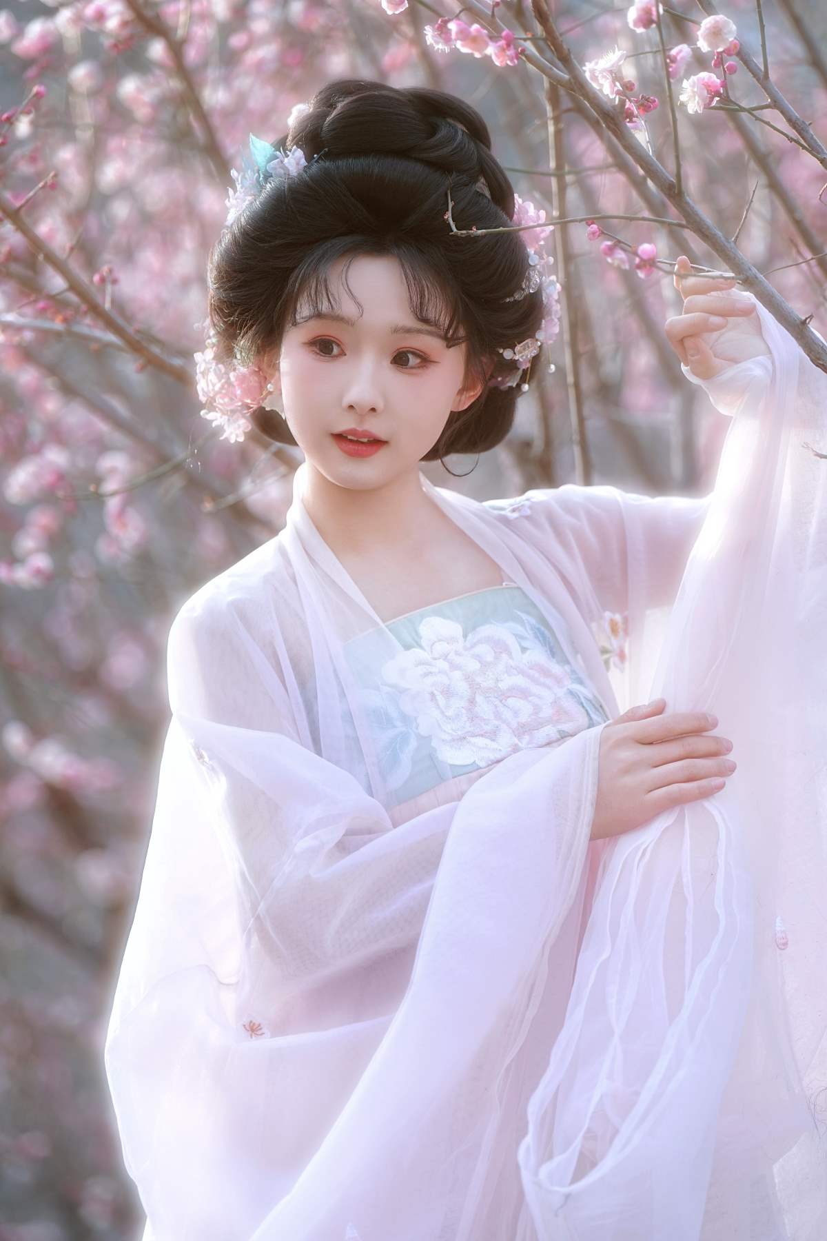 [YITUYU艺图语]2025.03.25 春有约，花不误 锐锐才不是菜狗 YITUYU艺图语-第1张
