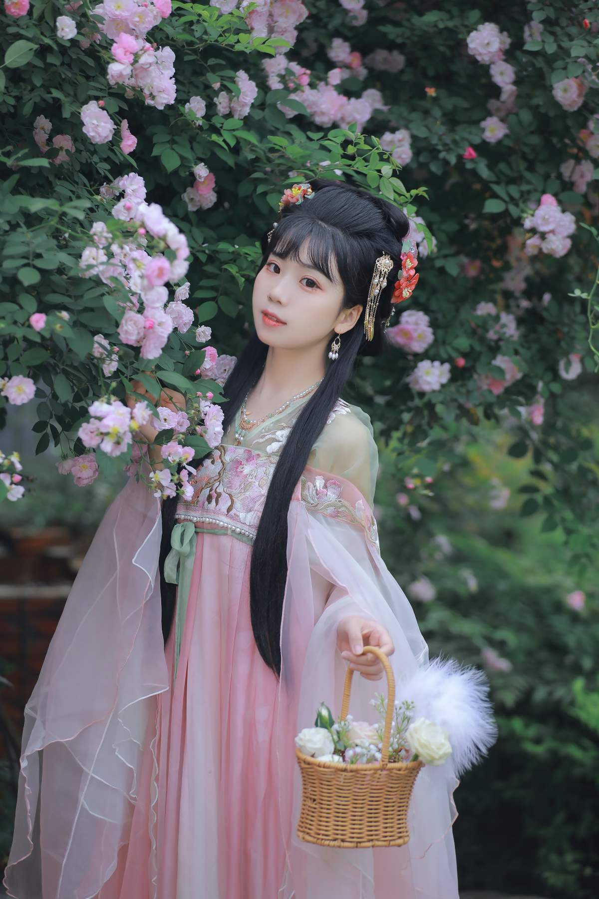 [YITUYU艺图语]2025.03.27 花丛少女 周周Ay YITUYU艺图语-第1张