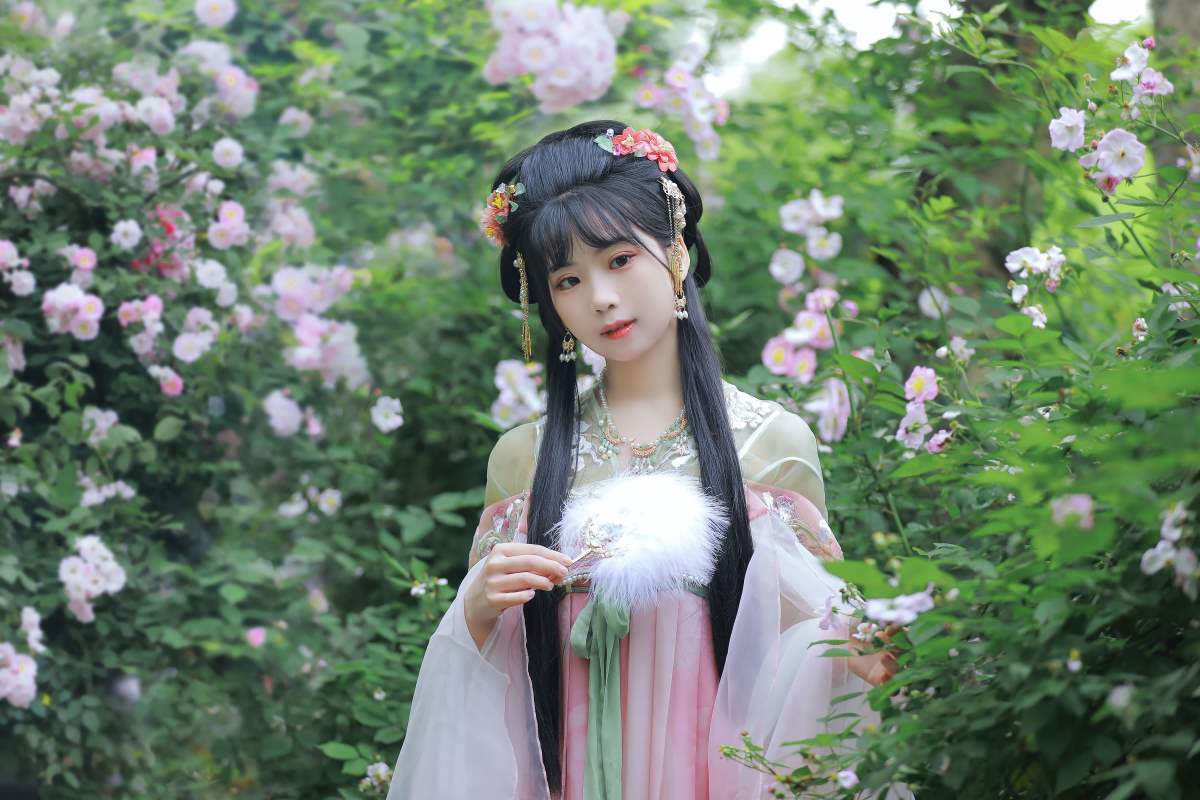 [YITUYU艺图语]2025.03.27 花丛少女 周周Ay YITUYU艺图语-第2张