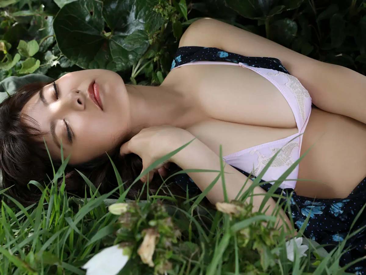 花井美理 – 解禁！Ｈカップ裸身 vol.2 Photobook-第2张