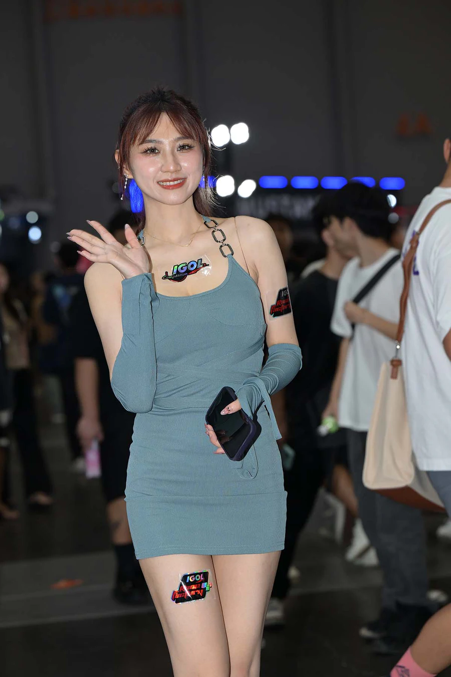 精选街拍作品 NO.4263 蓝色吊带裙 街拍-第1张