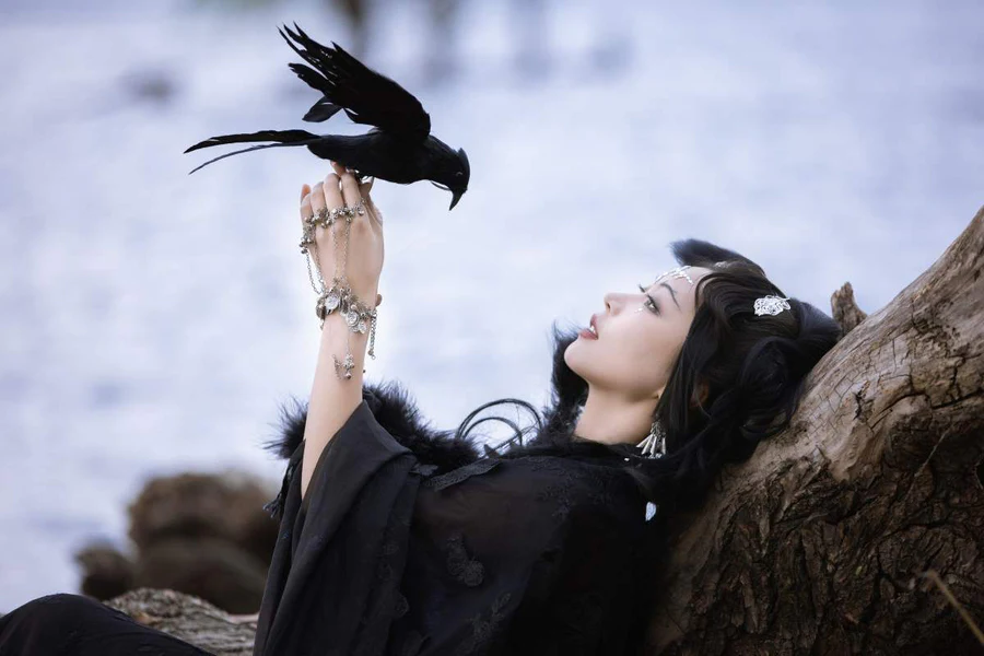 [YITUYU艺图语]2025.04.09 乌鸦拟人 晚晚 YITUYU艺图语-第1张