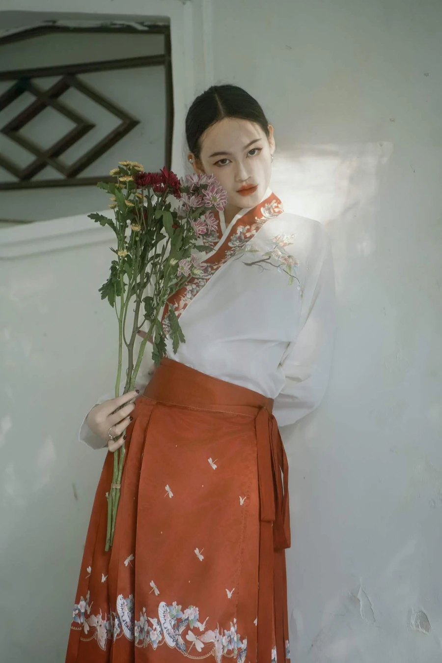 [YITUYU艺图语]2025.04.09 青庭疏影，惊鸿入画 曼丽 YITUYU艺图语-第1张