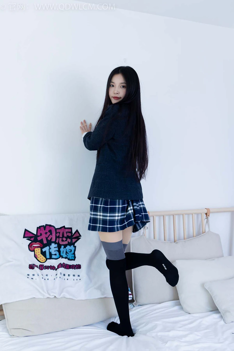 物恋传媒 NO.2371 茯苓-JK制服、皮鞋、拼接过膝袜 WLCM物恋传媒-第2张