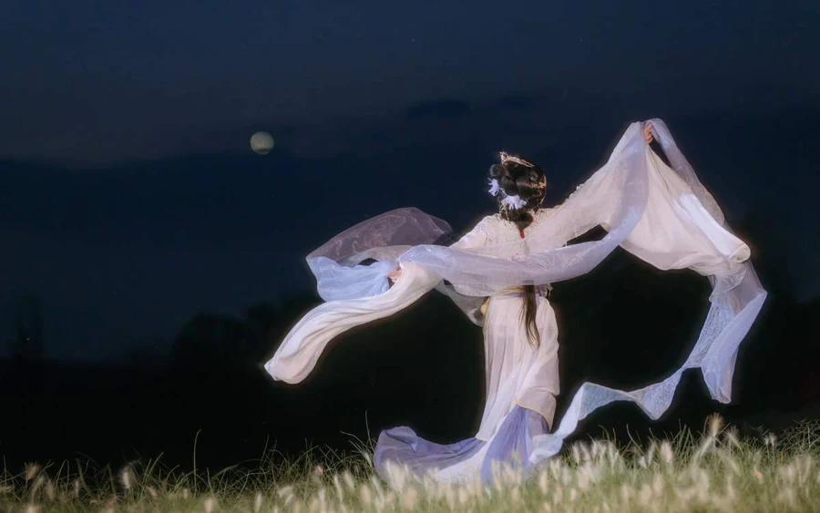 [YITUYU艺图语]2025.04.13 嫦娥奔月 赤嫣在这里 YITUYU艺图语-第1张