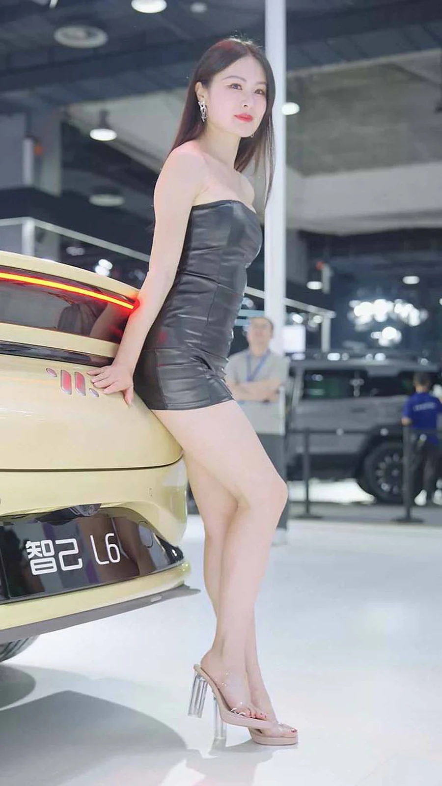 2024 广州华南车展 Racing Model 车模07 街拍-第1张