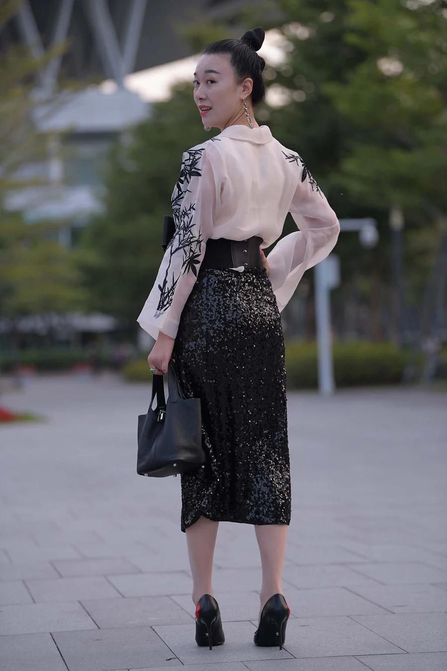 精选街拍作品 NO.4300 温婉黑白搭配 街拍-第1张