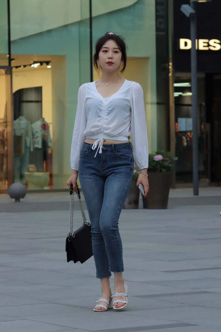 精选街拍作品 NO.4298 牛仔裤甜美清新 街拍-第1张