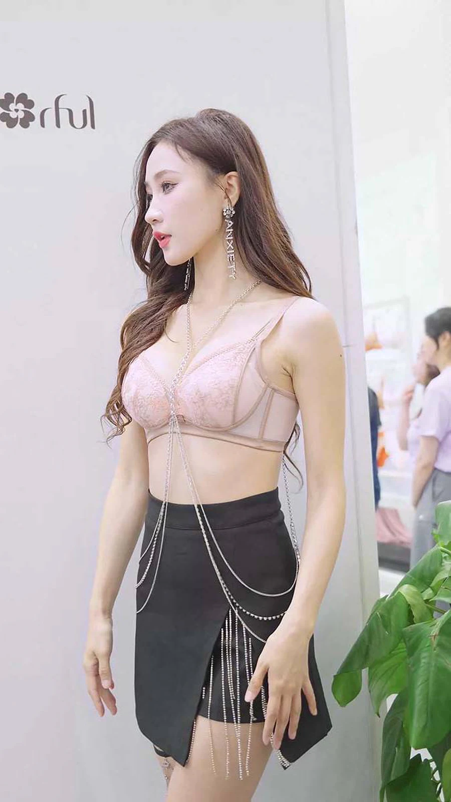 2024 深圳SIUF内衣展 内衣秀 Racing Model 07 街拍-第1张