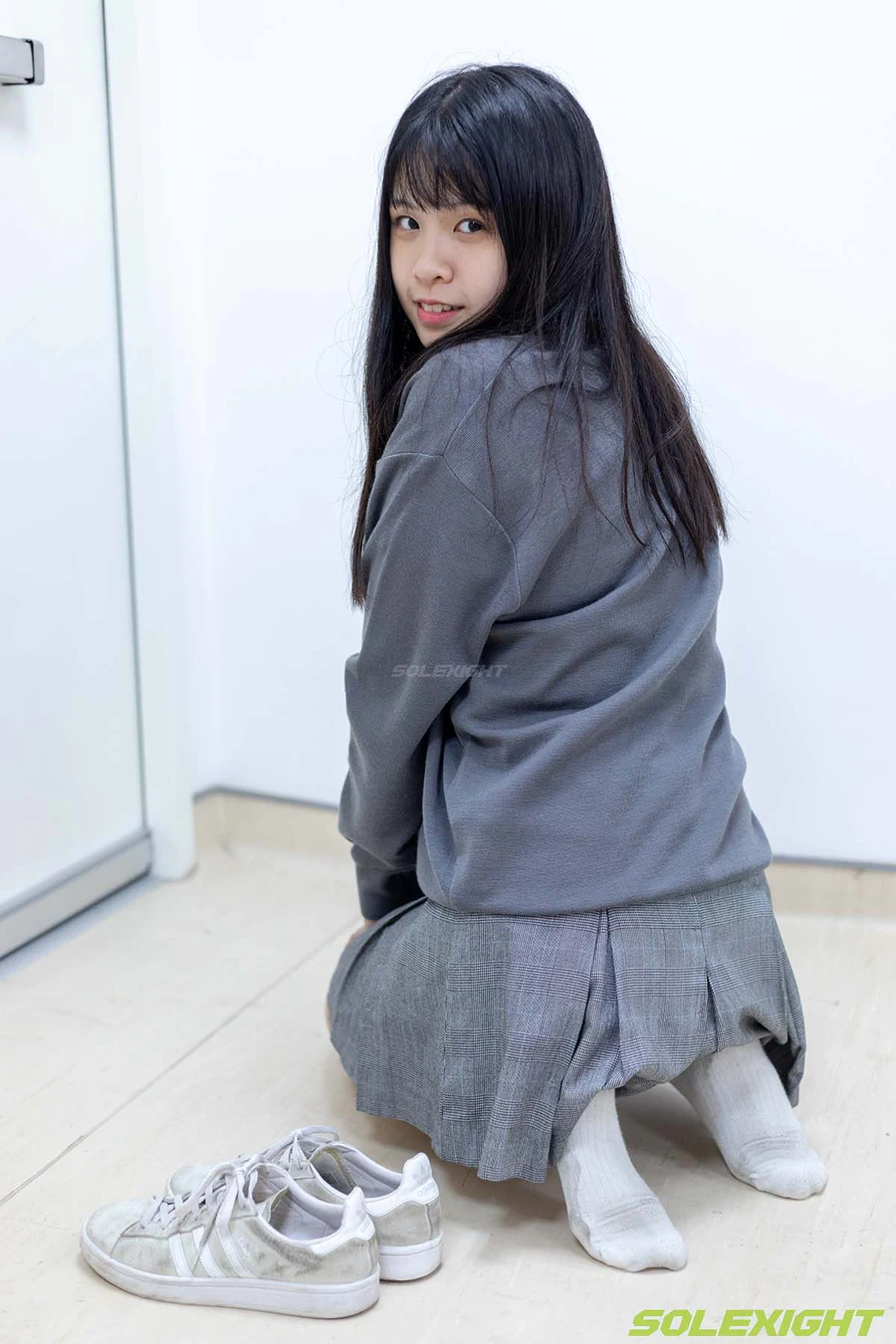 台湾solexight足控图片福利 – Dora 脏臭白袜 丝袜 臭鞋 solexight-第2张