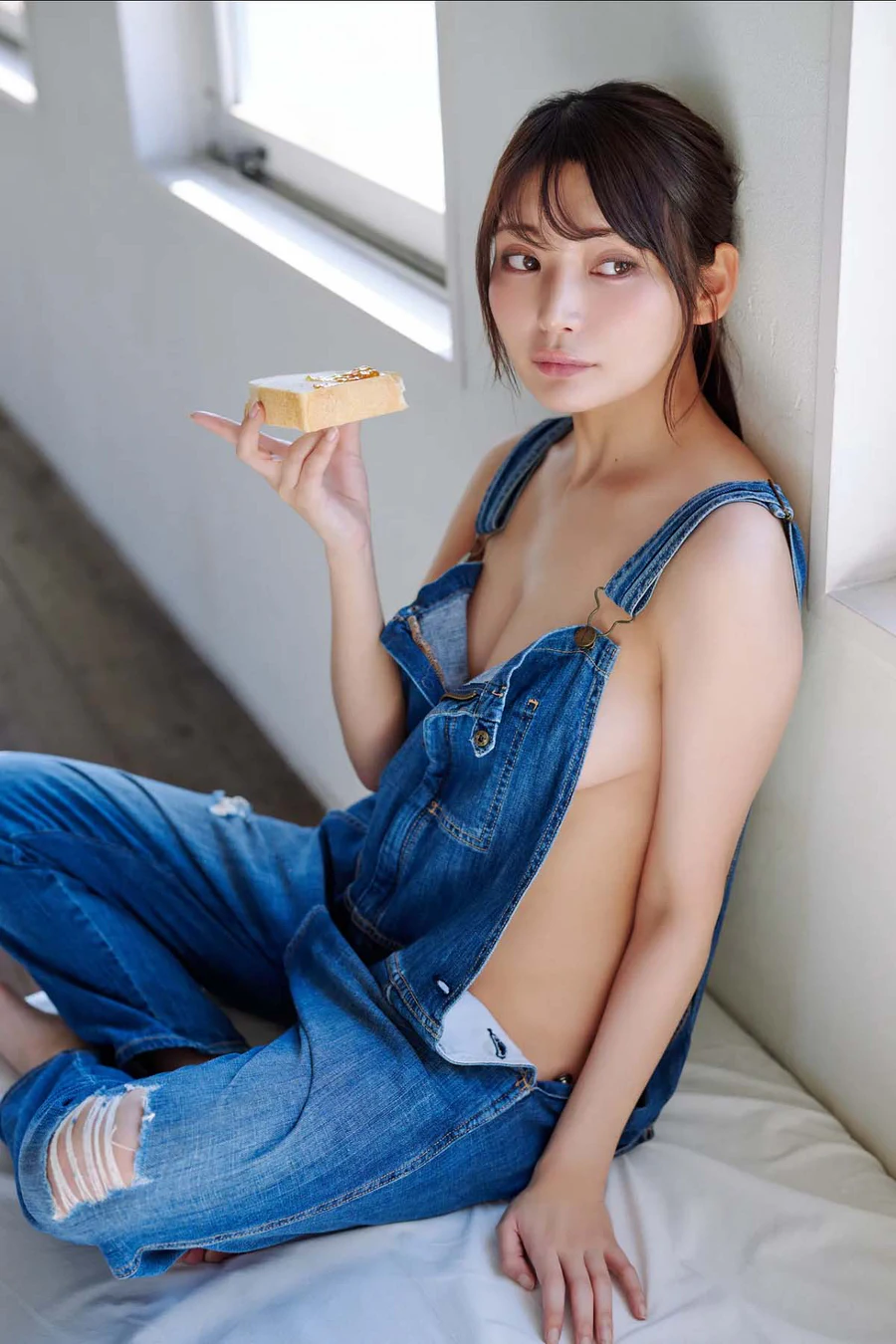 FRIDAY GOLD 似鳥沙也加 A to Z vol.5 Photobook-第1张