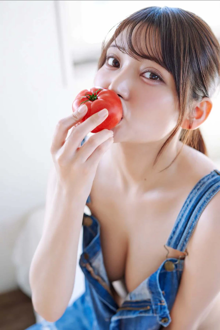 FRIDAY GOLD 似鳥沙也加 A to Z vol.5 Photobook-第2张