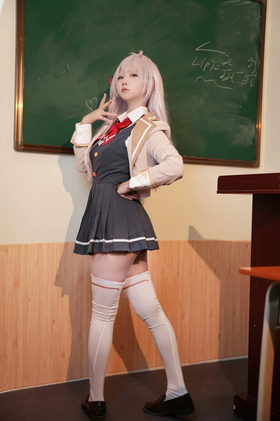 喜欢爱理吗 – 不时以俄语轻声遮羞的邻座艾莉同学 Cosplay-第1张
