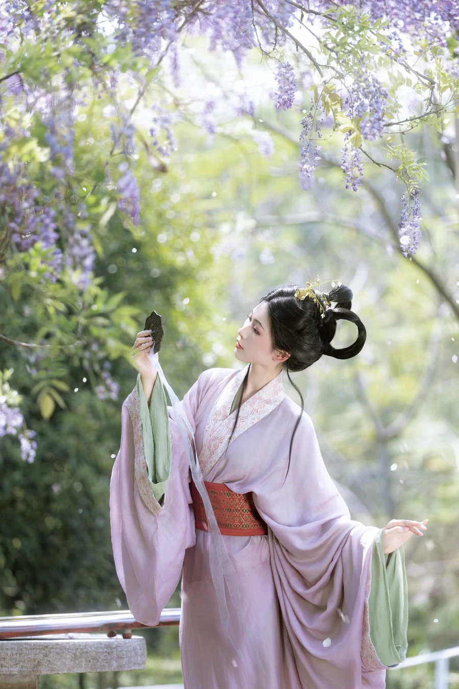 [YITUYU艺图语]2025.04.21 藤下小记 小y今天也很开心 YITUYU艺图语-第1张