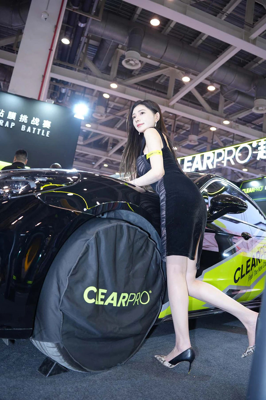 精选街拍作品 NO.4324 黑色吊带裙 街拍-第1张