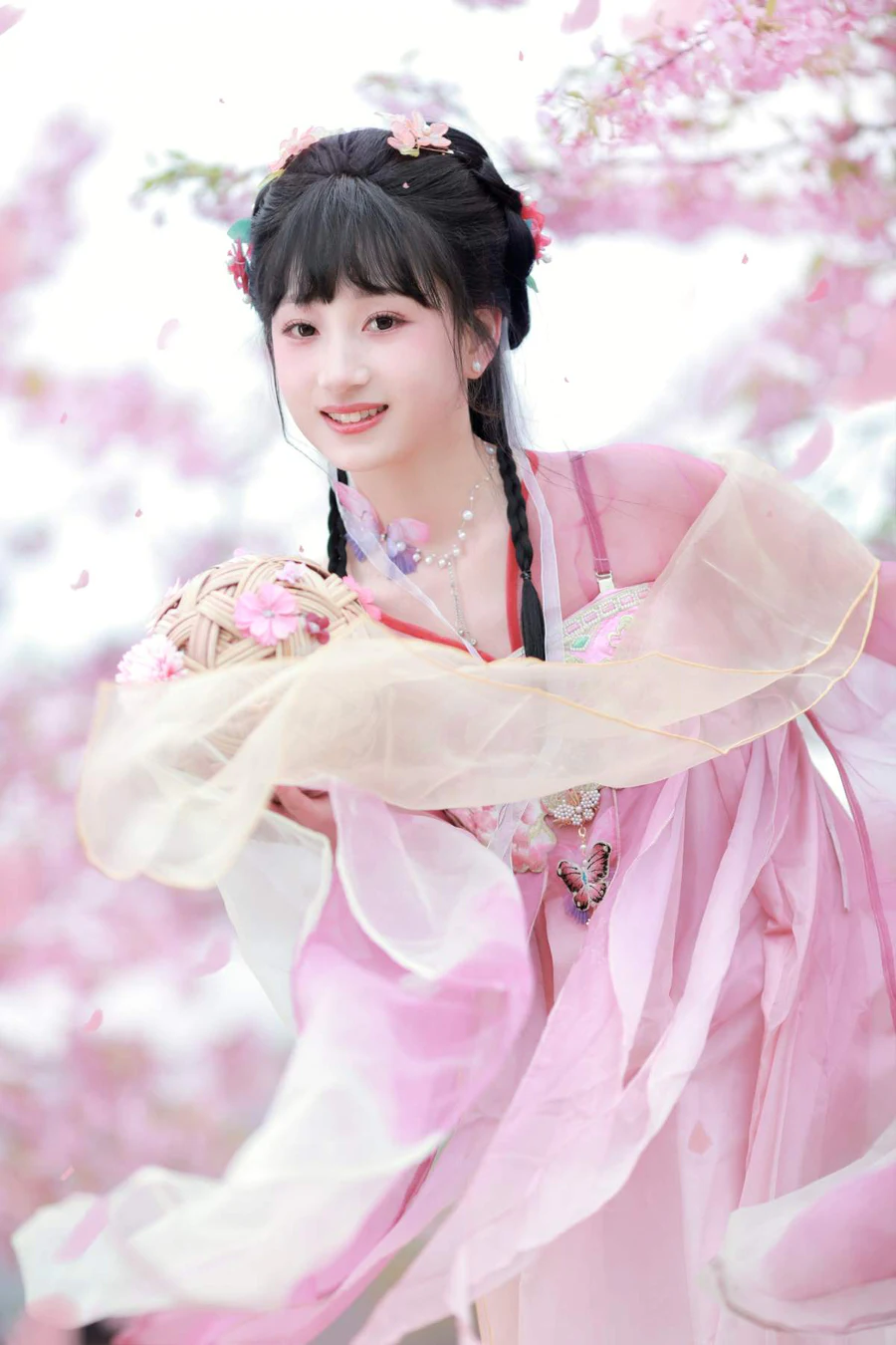 [YITUYU艺图语]2025.04.22 落樱 小王碎彬彬 YITUYU艺图语-第1张