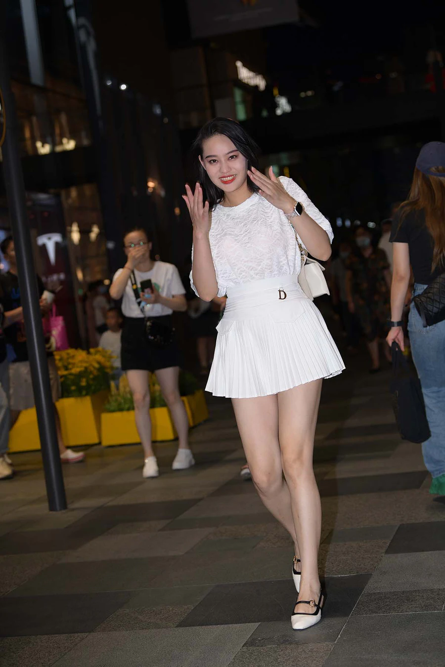 精选街拍作品 NO.4330 青春白色百褶裙 街拍-第1张