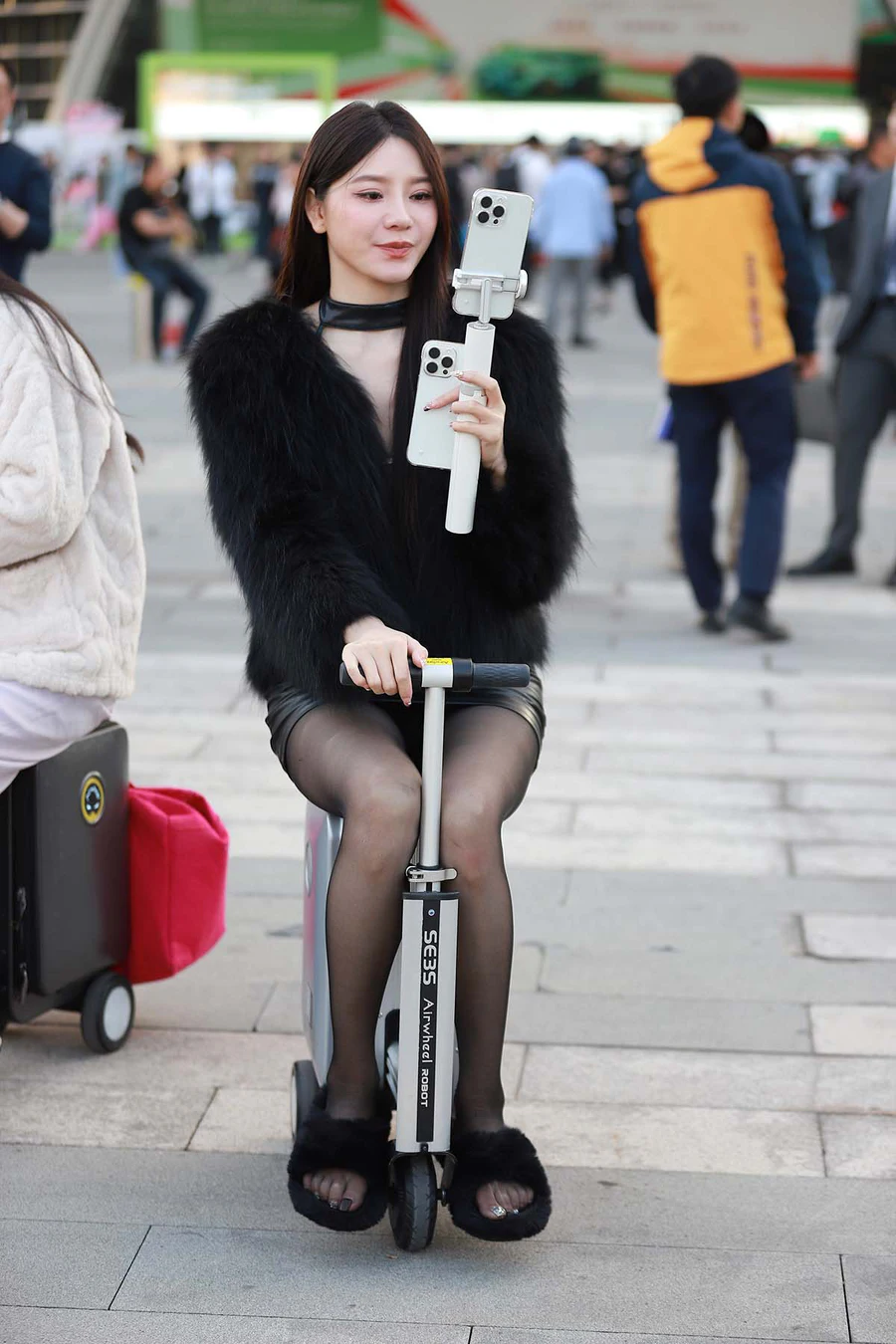 精选街拍作品 NO.4328 大气皮草主播 街拍-第1张