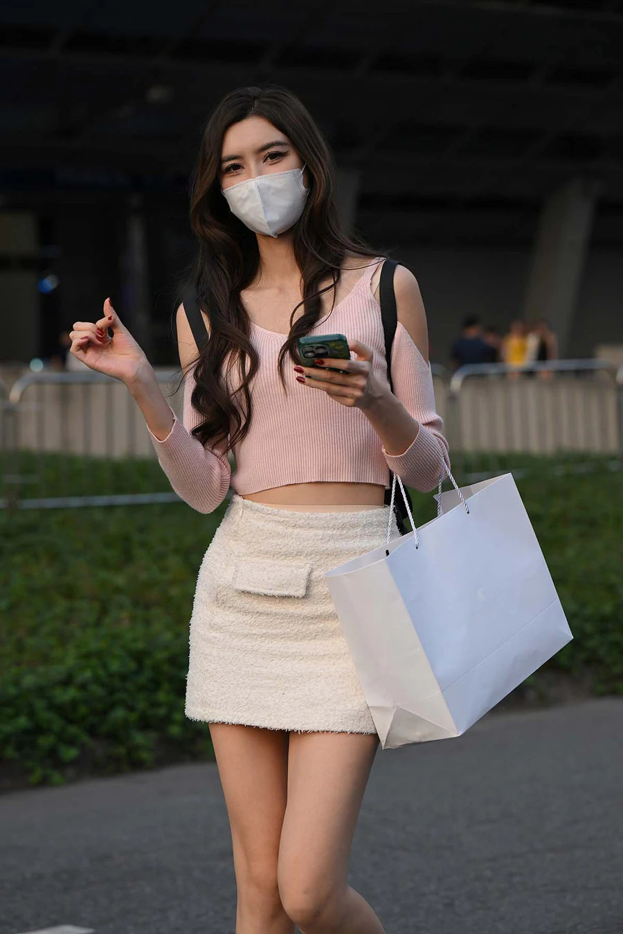 精选街拍作品 NO.4339 白色短裙 街拍-第1张