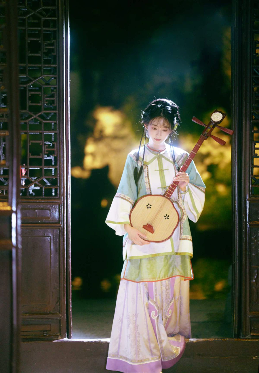 [YITUYU艺图语]2025.04.27 误入眉眼，可叹惊鸿 一只梳子君 YITUYU艺图语-第2张