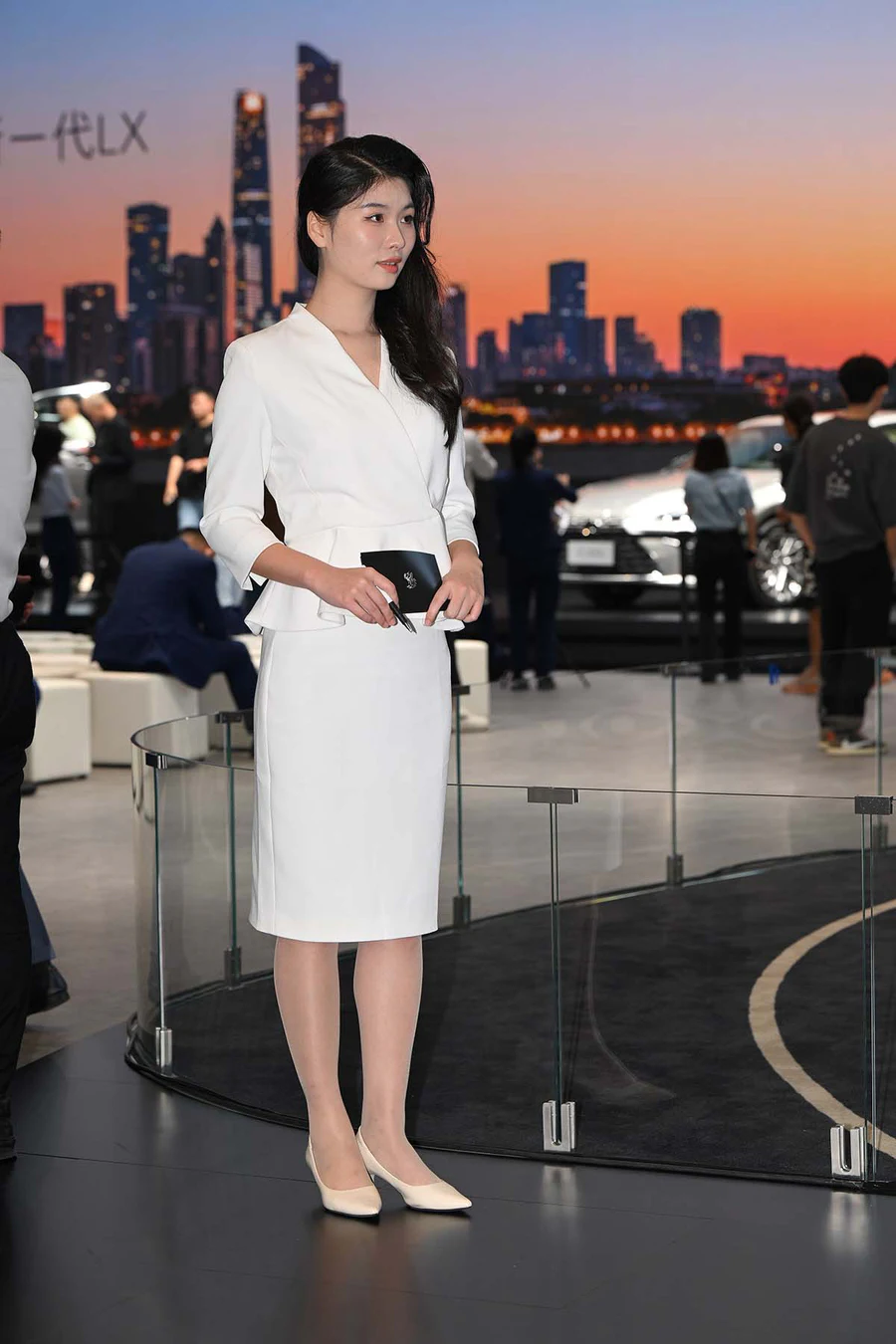 精选街拍作品 NO.4352 白裙礼仪 街拍-第1张