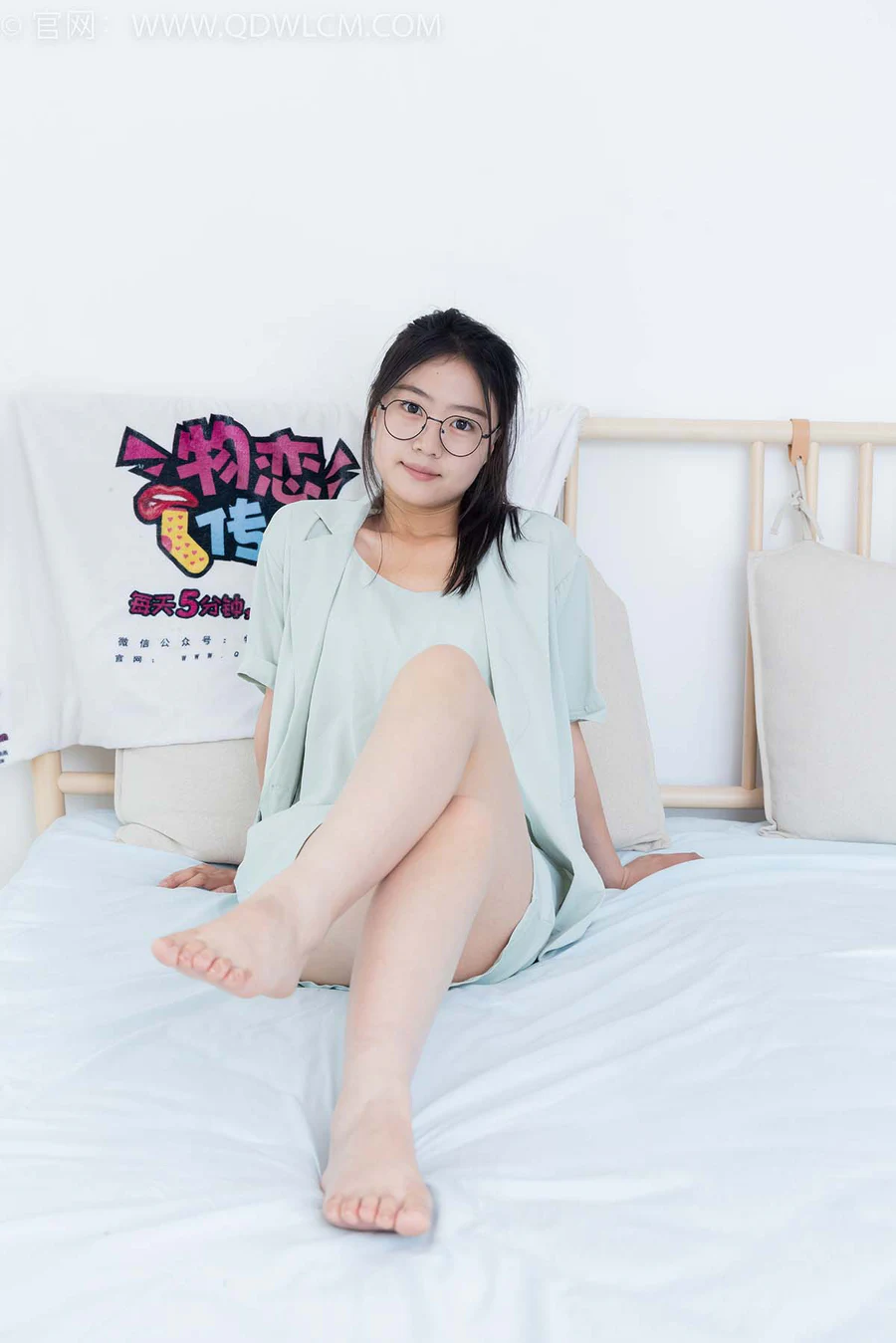 物恋传媒 NO.2384 芋头-三双高跟鞋、薄肉丝、裸足 WLCM物恋传媒-第1张