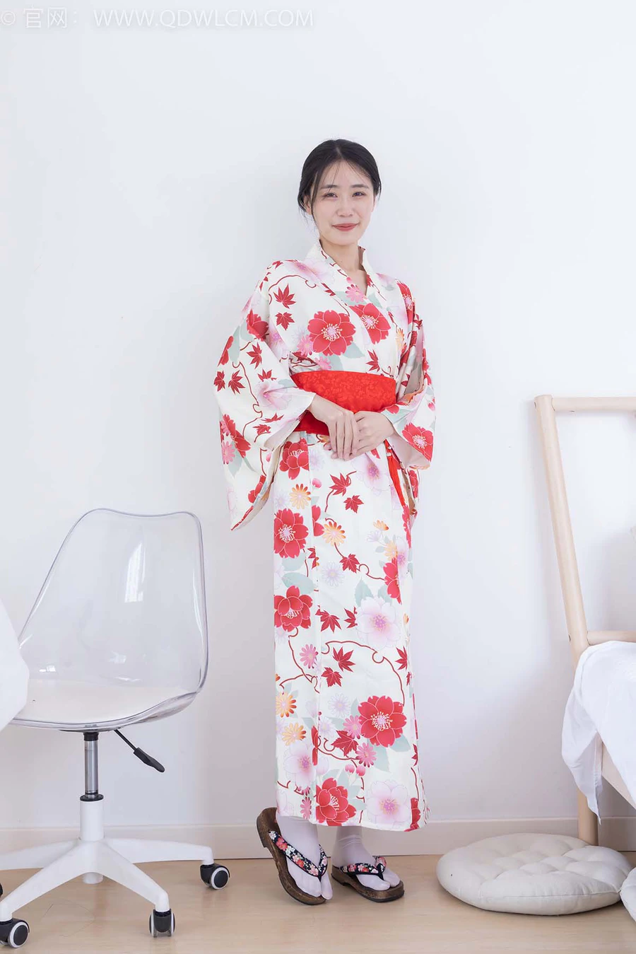 物恋传媒 NO.2385 菜菜-木屐、短白丝、裸足、和服浴衣、裸足 WLCM物恋传媒-第1张