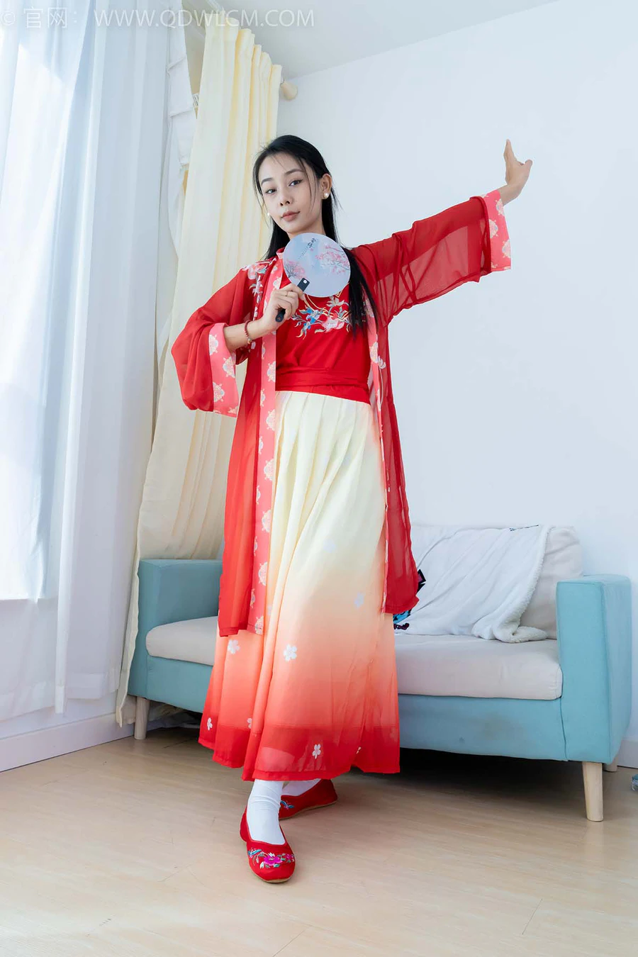 物恋传媒 NO.2386 岚岚-布鞋、短白丝、红色船袜、汉服 WLCM物恋传媒-第1张