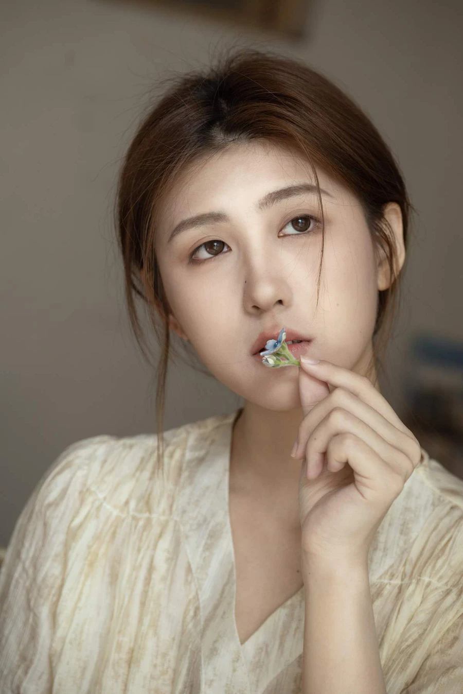 [YITUYU艺图语]2025.05.02 青春像褪色的旧照片，暗淡无光 小雨 YITUYU艺图语-第1张