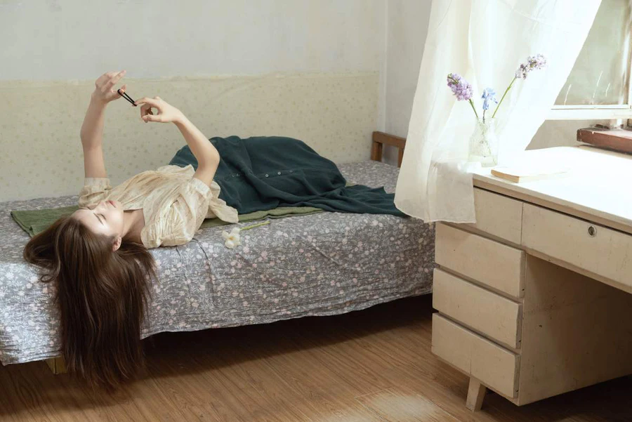 [YITUYU艺图语]2025.05.02 青春像褪色的旧照片，暗淡无光 小雨 YITUYU艺图语-第2张