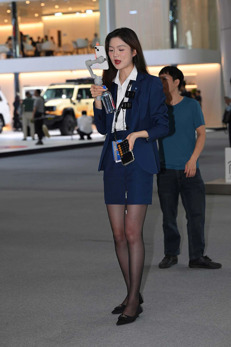 精选街拍作品 NO.4388 蓝色通勤风 街拍-第1张