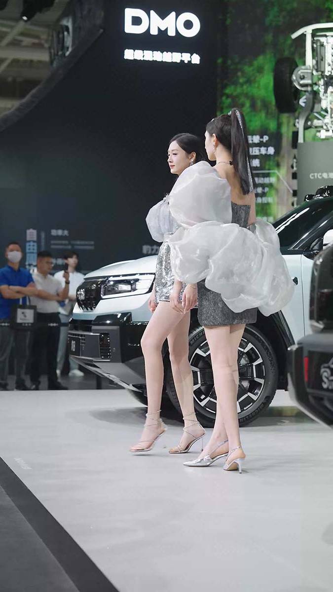 2024 深圳粤港澳大湾区车展 Model 车模随拍 105 街拍-第1张