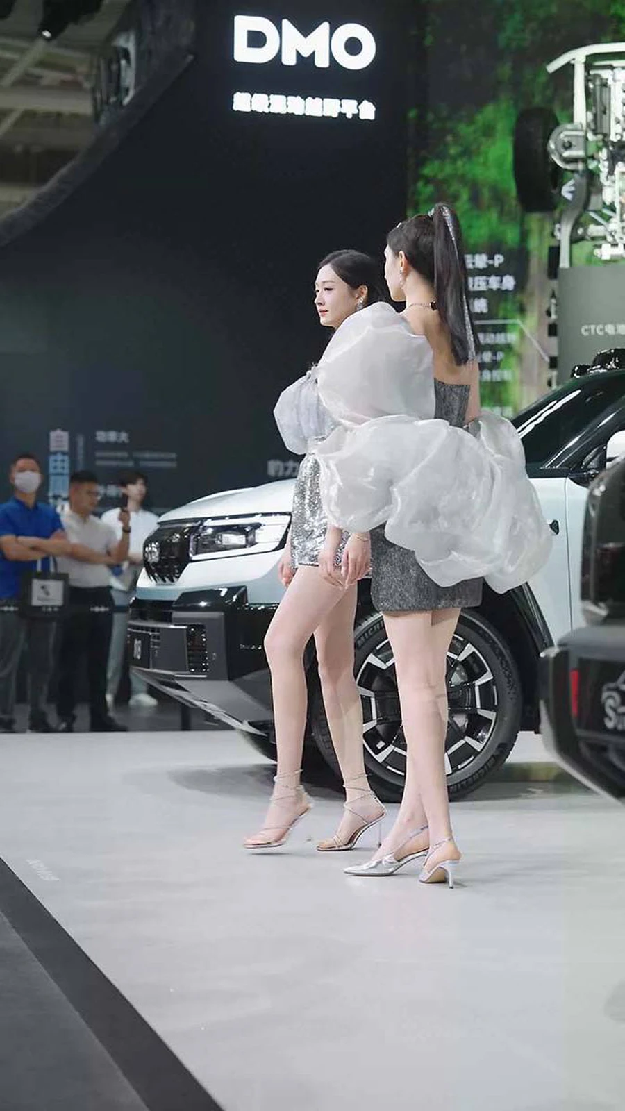 2024 深圳粤港澳大湾区车展 Model 车模随拍 105 街拍-第1张