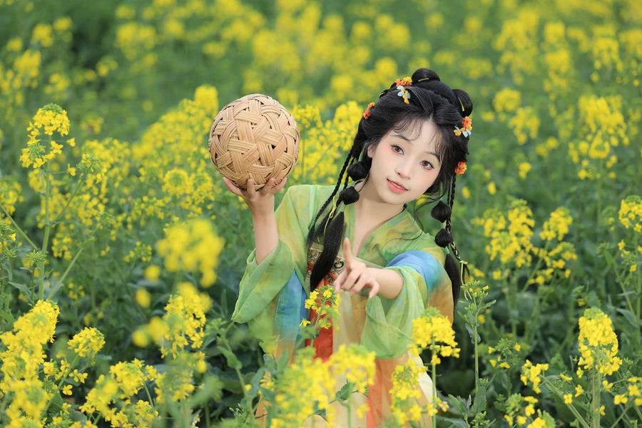 [YITUYU艺图语]2025.05.06 春日之约 君不君 YITUYU艺图语-第1张