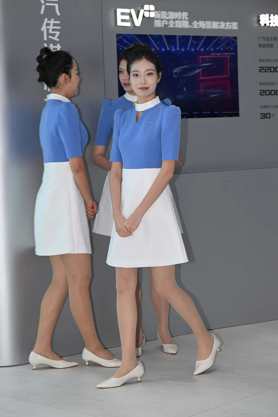 精选街拍作品 NO.4403 蓝白气质搭配 街拍-第1张