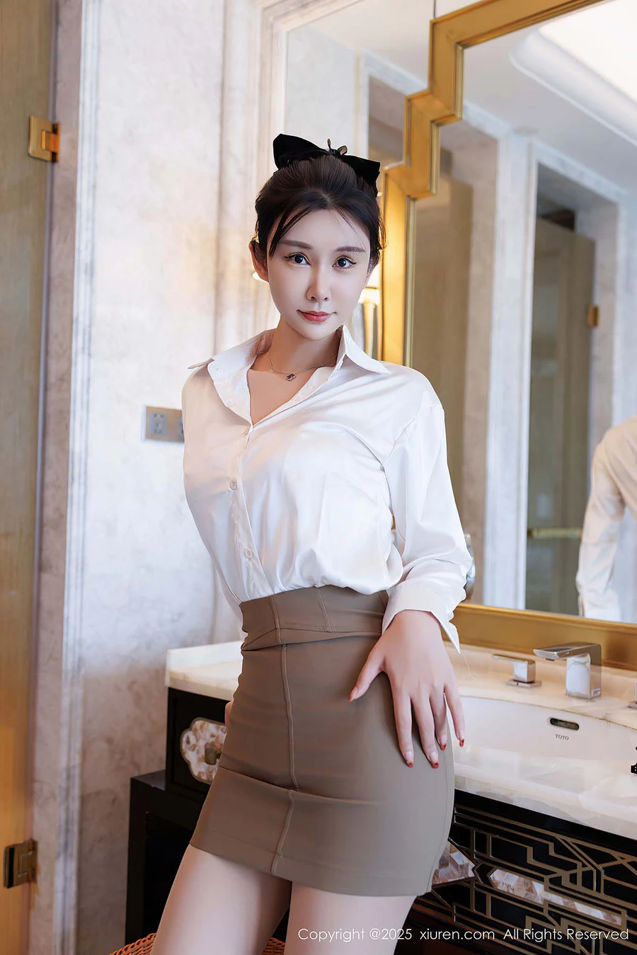 [Xiuren秀人网]2025.07.14 NO.10543 艺艺yiyi Xiuren秀人网-第1张