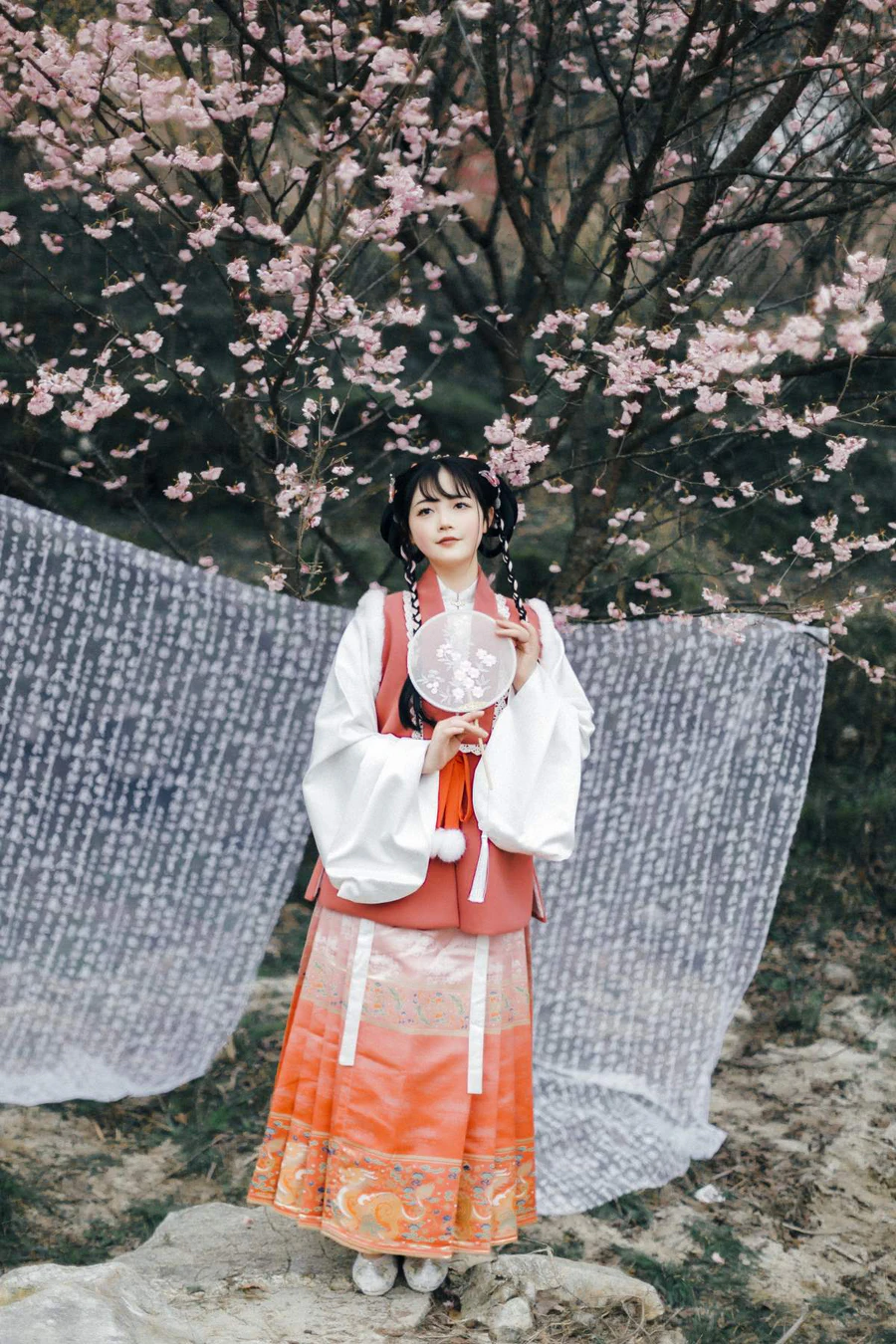 [YITUYU艺图语]2025.05.09 赏春 七七_ry YITUYU艺图语-第1张