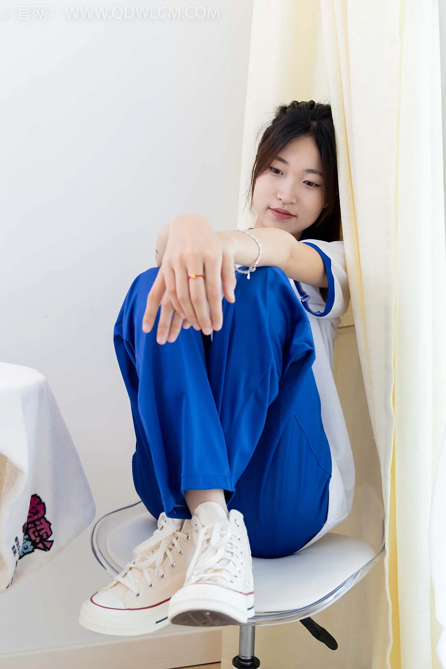 物恋传媒 NO.2387 小夏-帆布鞋、白短棉袜、薄肉丝、校服 WLCM物恋传媒-第2张