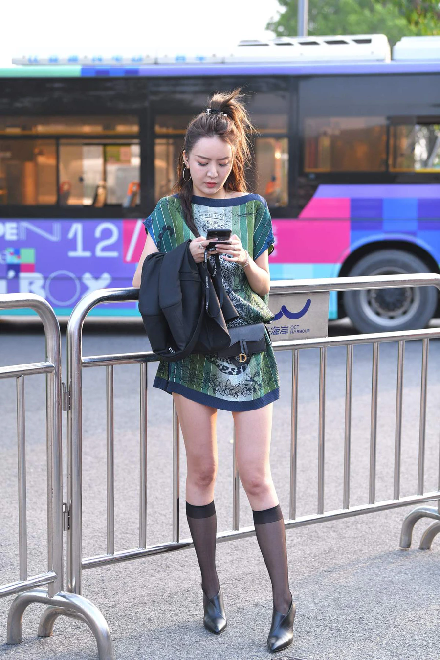 精选街拍作品 NO.4421 气质黑丝短袜 街拍-第1张