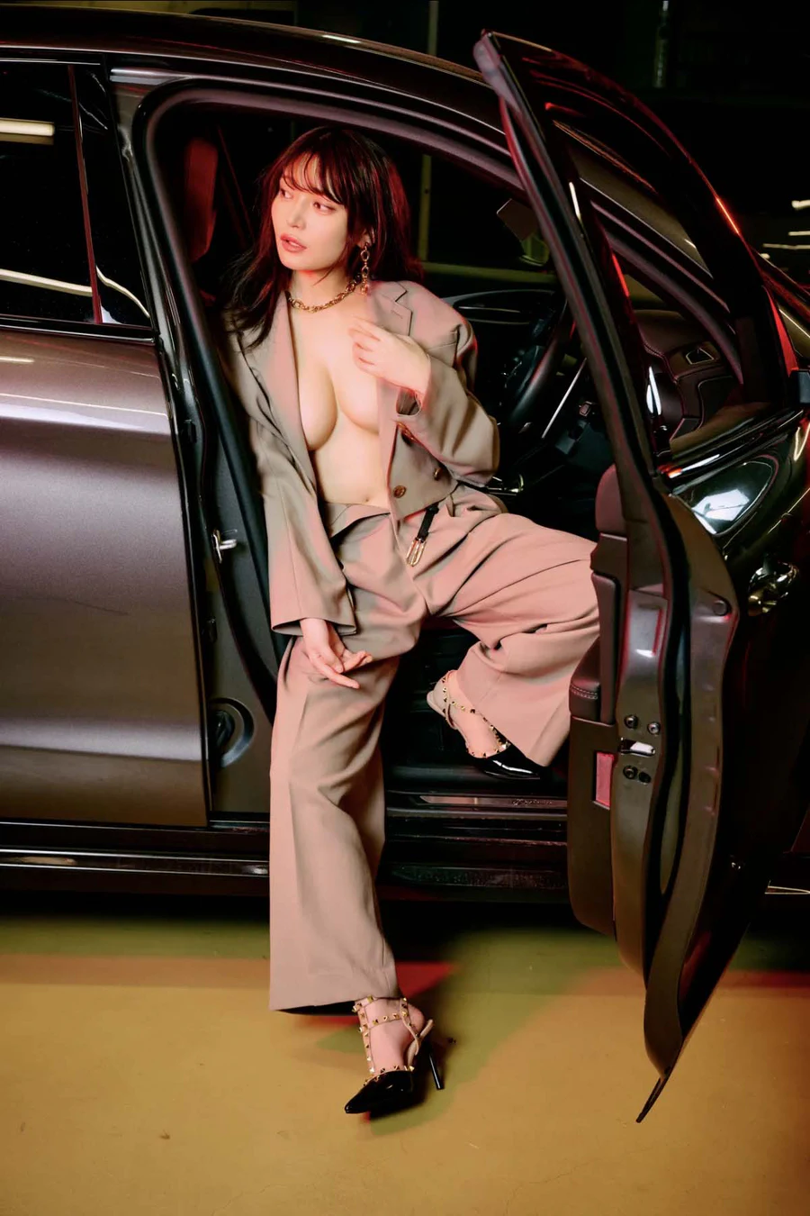 FRIDAY GOLD 似鳥沙也加 A to Z vol.10 Photobook-第1张