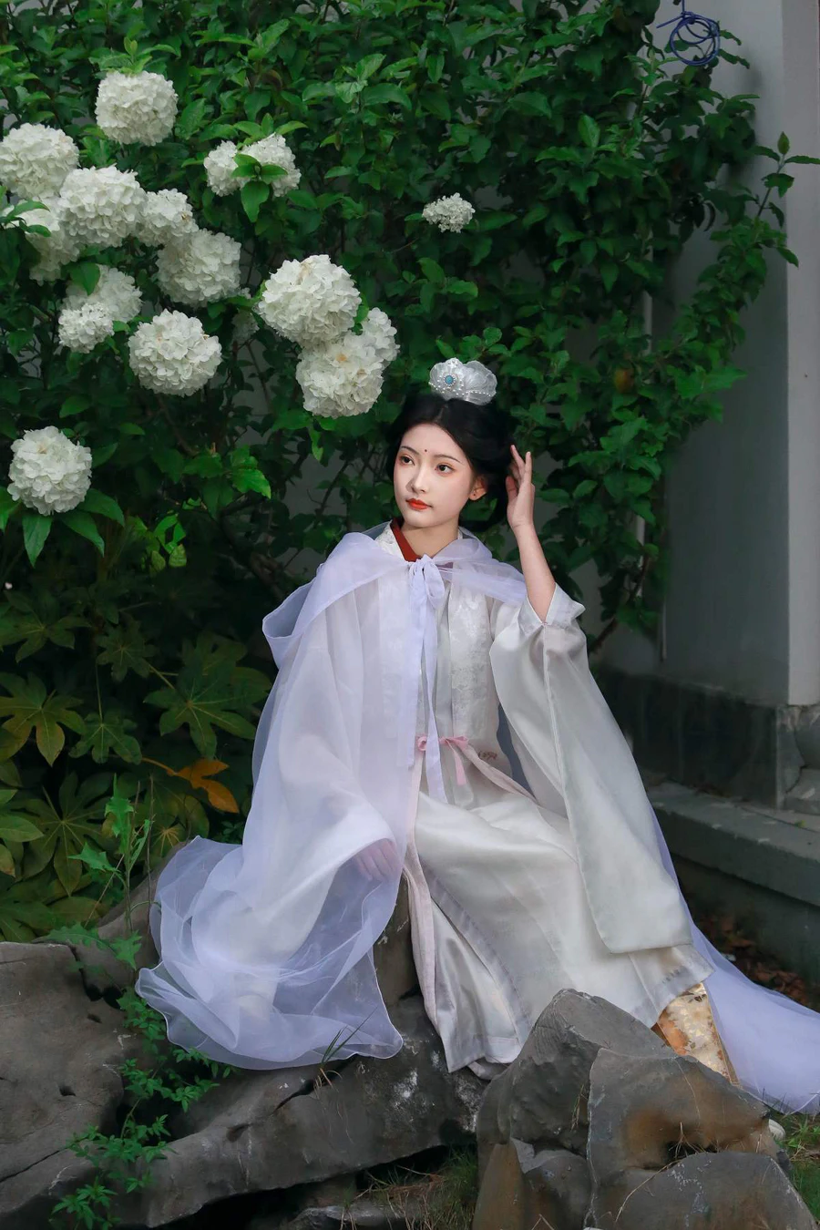 [YITUYU艺图语]2025.05.16 木绣球下的神女 南瓜粥 YITUYU艺图语-第2张