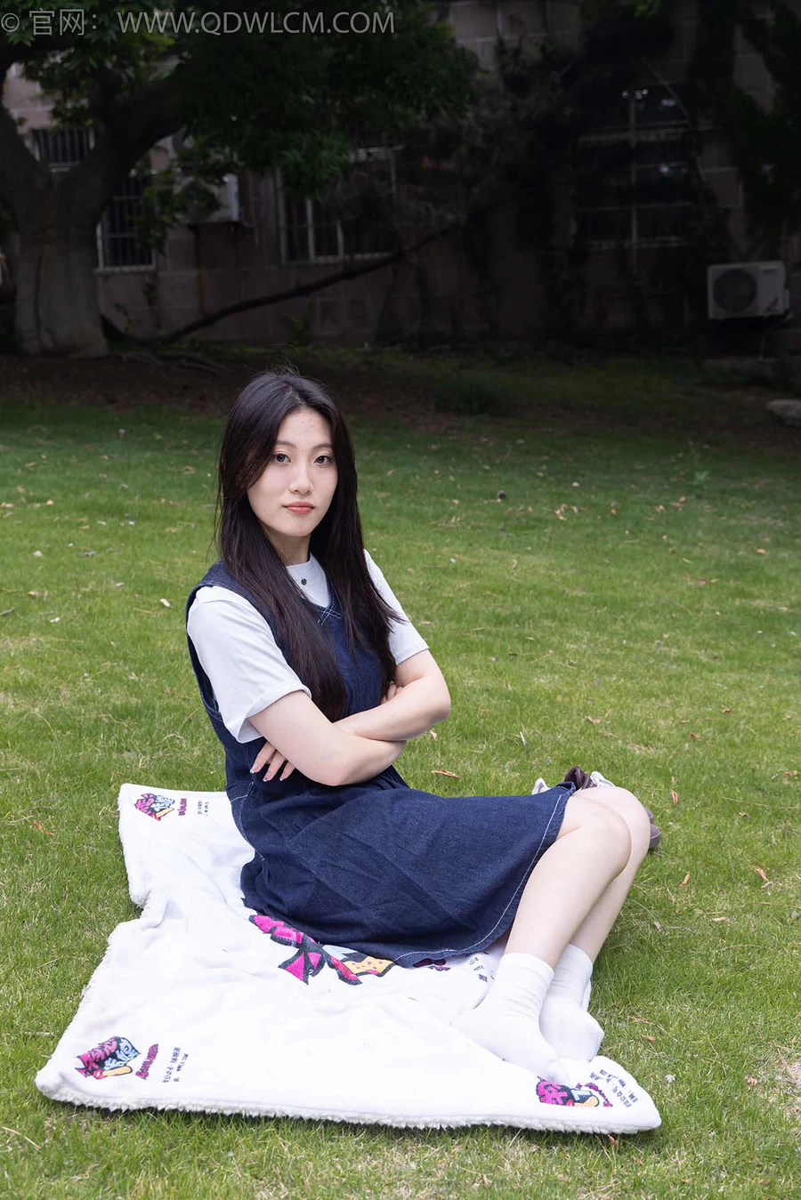 物恋传媒 NO.2393 奶糖-帆布鞋、白棉袜、裸足 WLCM物恋传媒-第2张