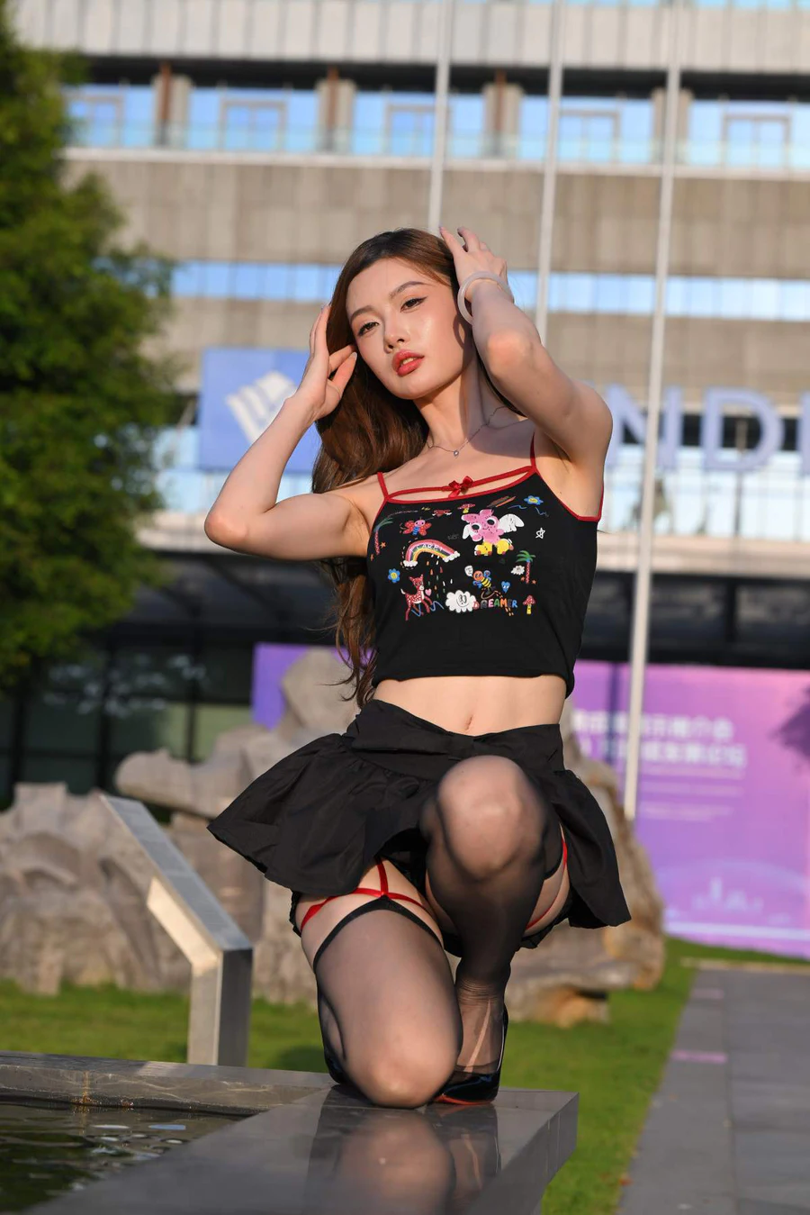 精选街拍作品 NO.4451 黑裙个性吊带 街拍-第1张