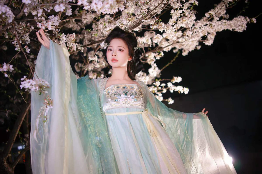 [YITUYU艺图语]2025.05.19 樱花与少女 肥肥 YITUYU艺图语-第1张