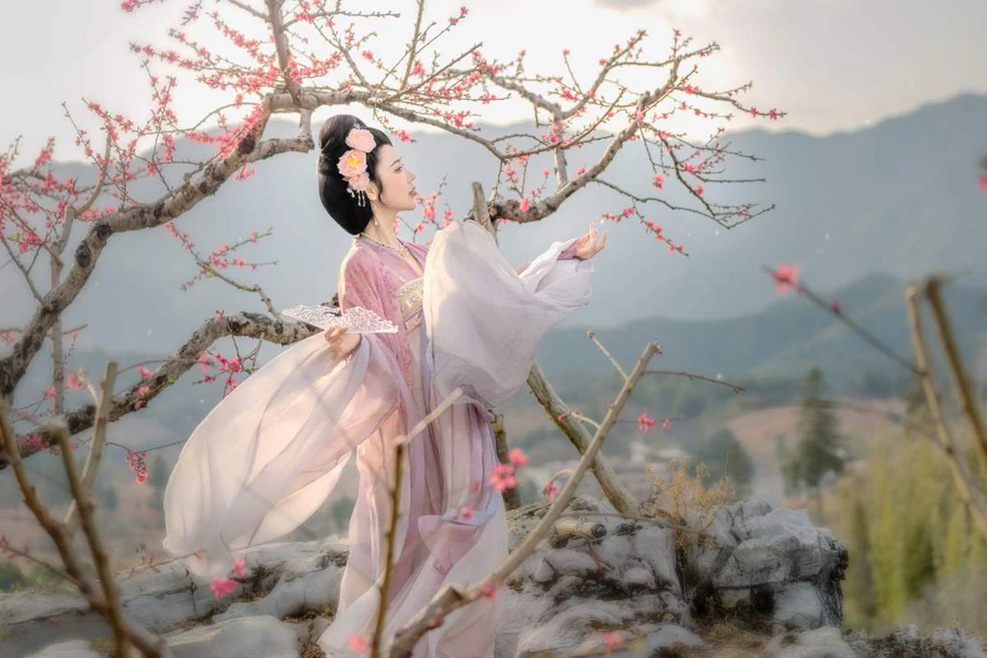 [YITUYU艺图语]2025.05.19 花非花 CC YITUYU艺图语-第1张