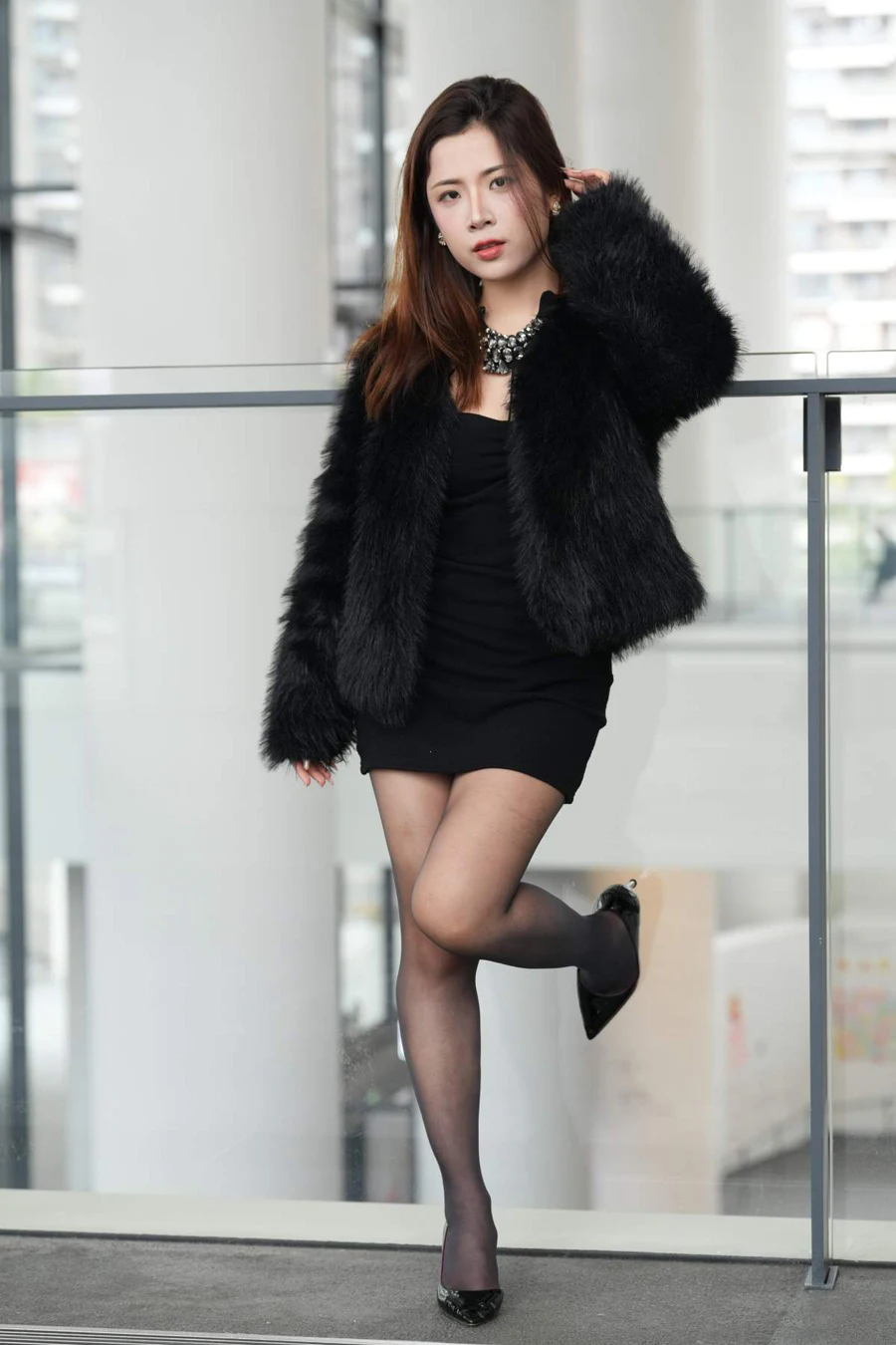 精选街拍作品 NO.4467 黑色抹胸裙 街拍-第1张