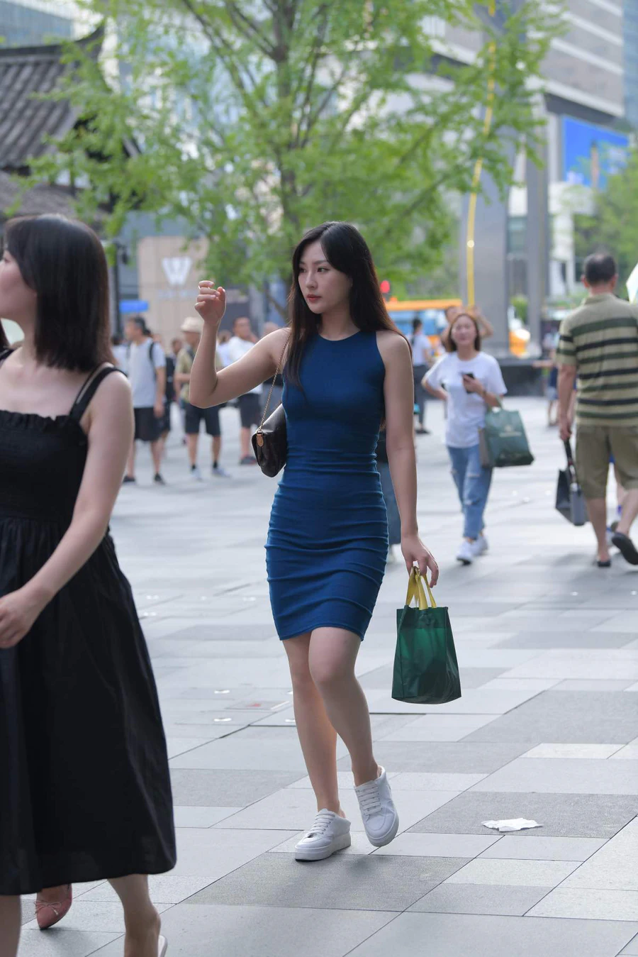 精选街拍作品 NO.4483 蓝色修身裙 街拍-第1张