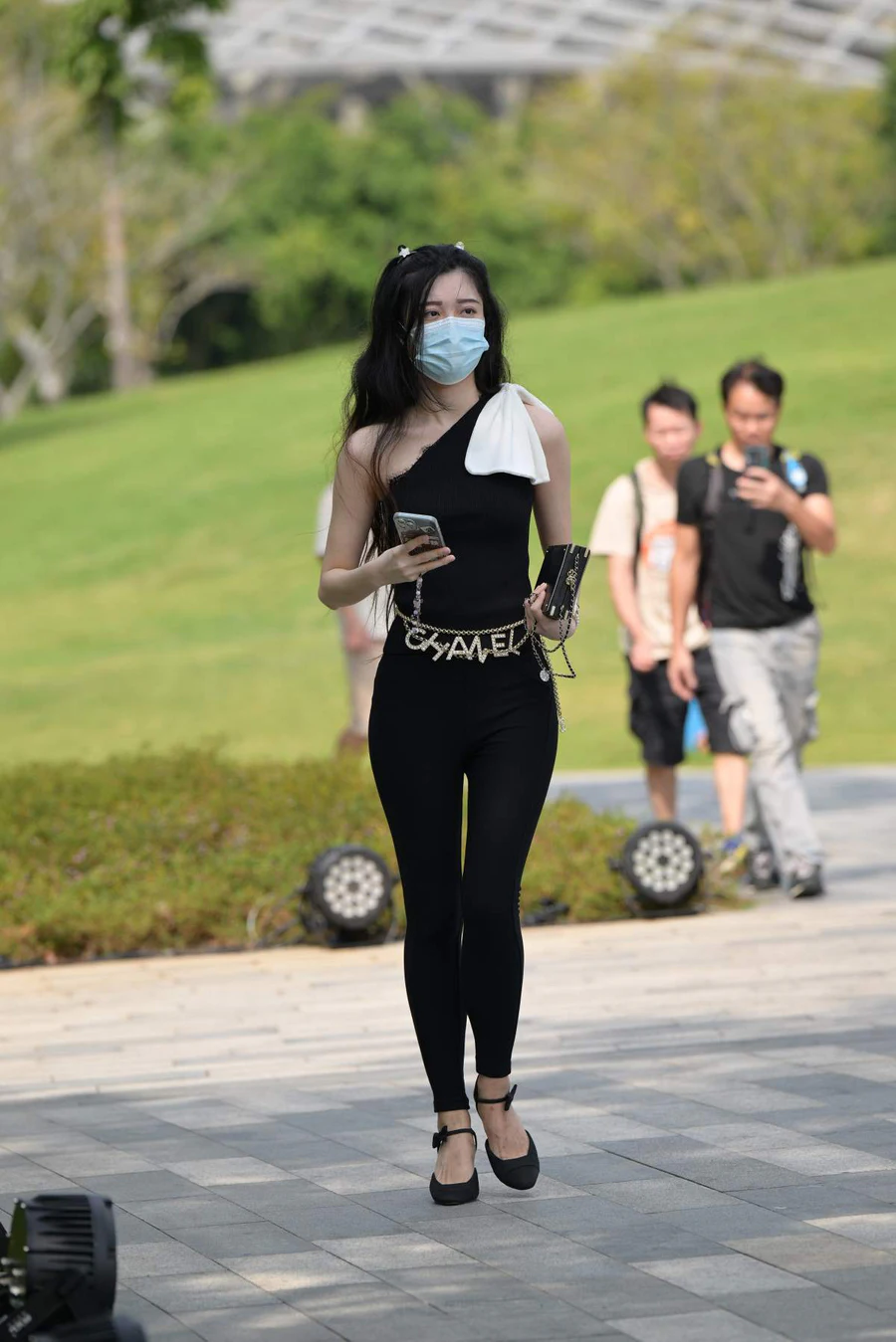 精选街拍作品 NO.4504 黑色紧身套装 街拍-第1张